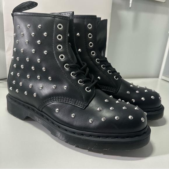 1460 STUD WANAMA LEATHER LACE UP BOOTS men’s Size 11